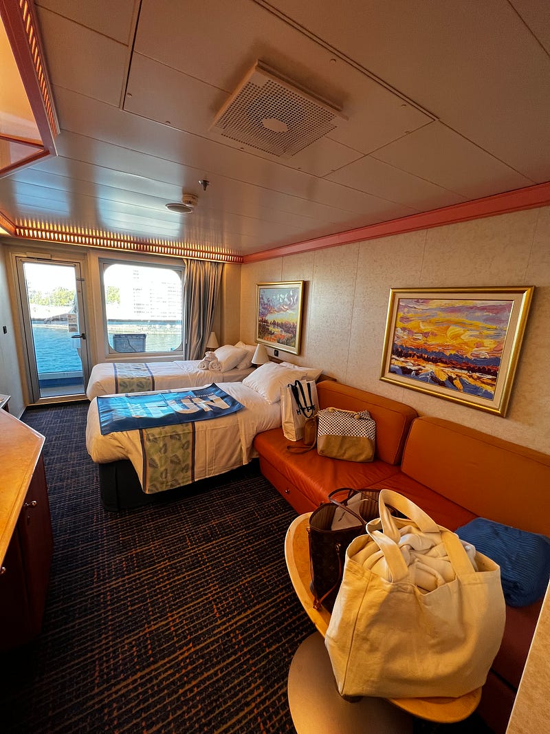 Carnival郵輪陽台房內部