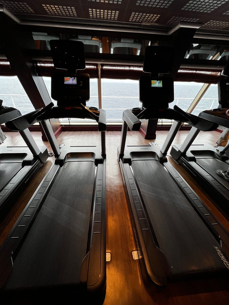 郵輪健身房海景跑步機