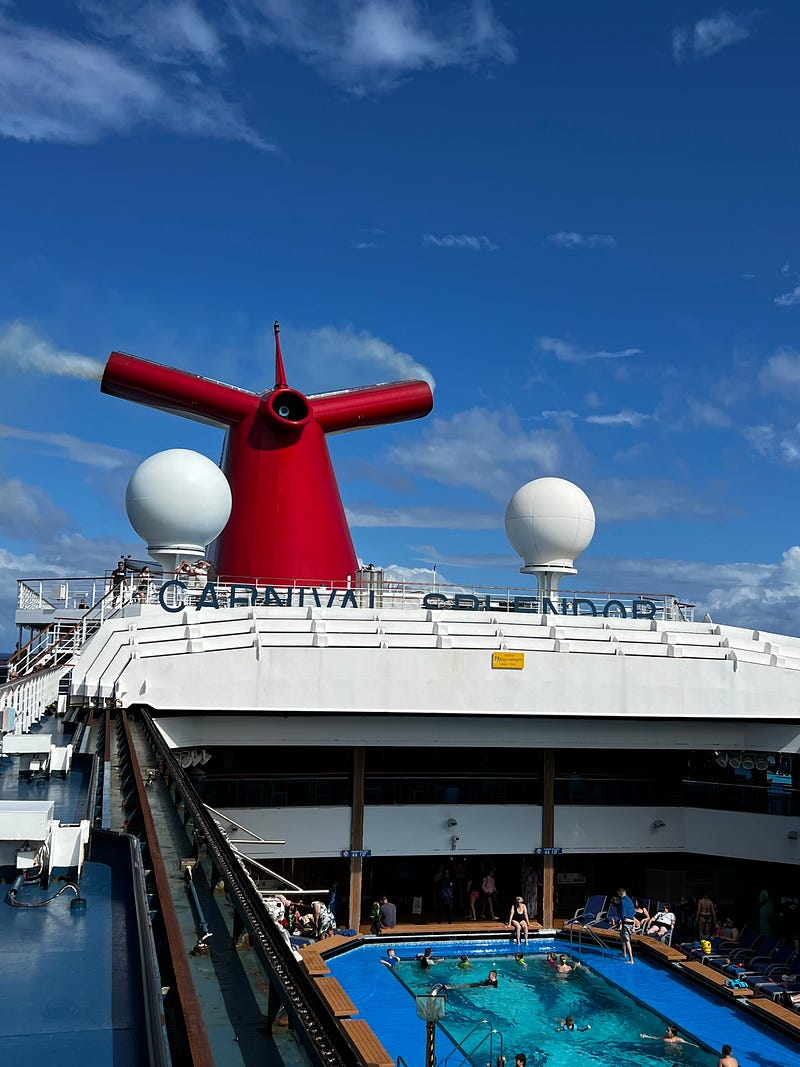 郵輪九樓中央甲板海景