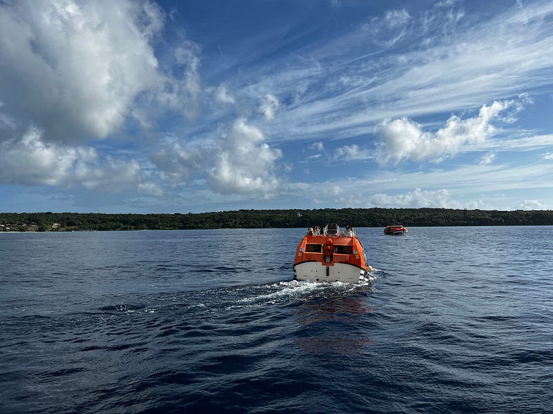 Lifou島接駁小船交通