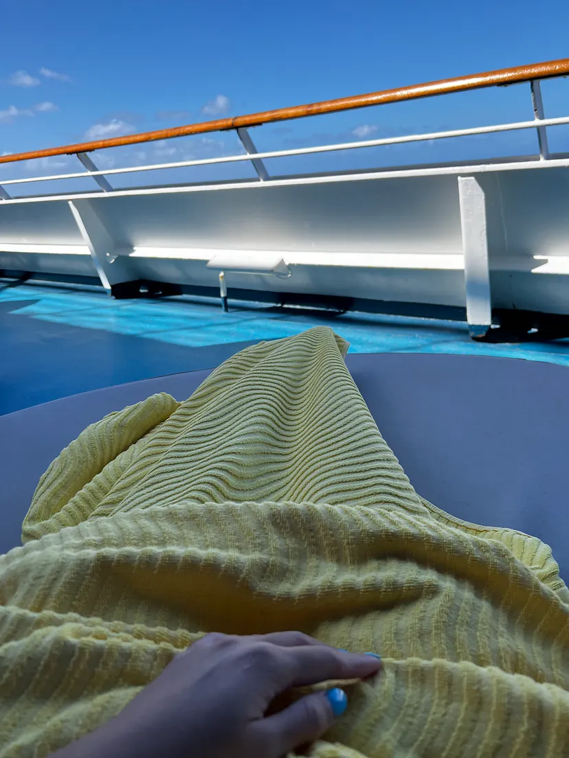 郵輪甲板戶外休憩空間