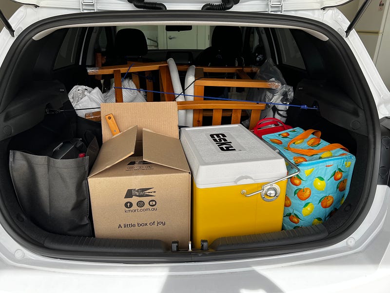 澳洲露營車廂後座物品