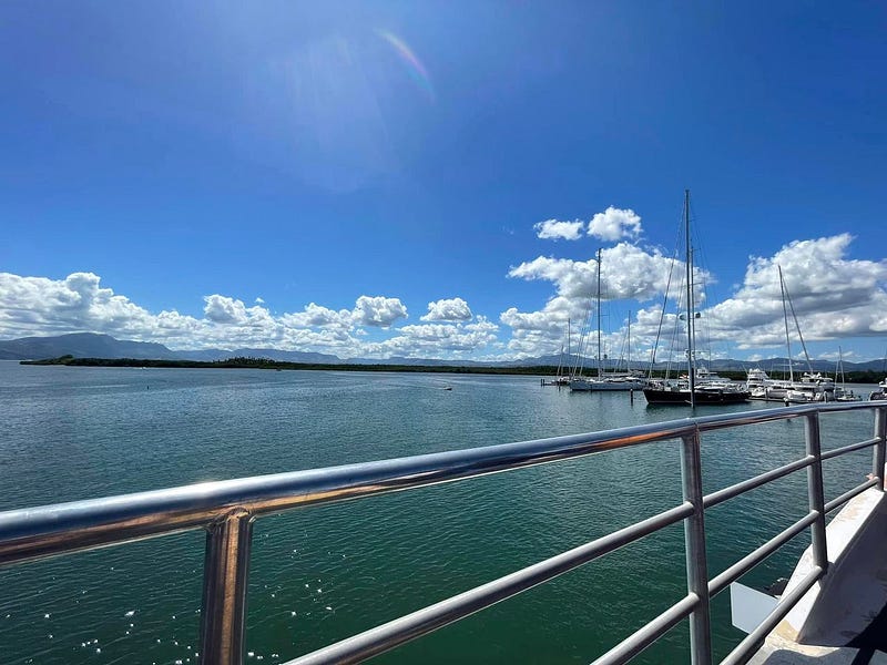 Malamala島一日遊船隻