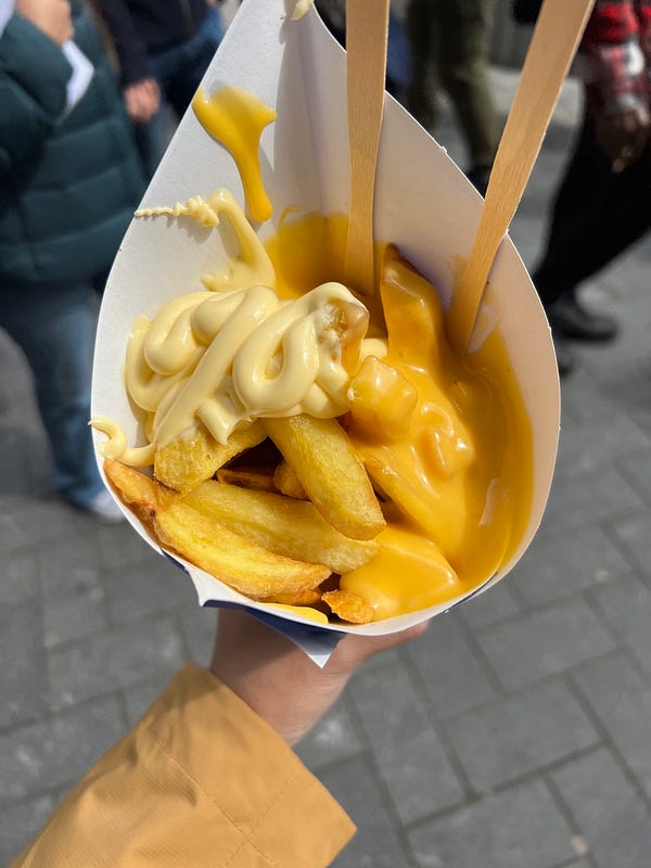 尿尿小童薯條店排隊人潮