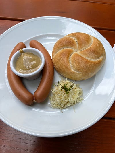 德式法蘭克福香腸與麵包