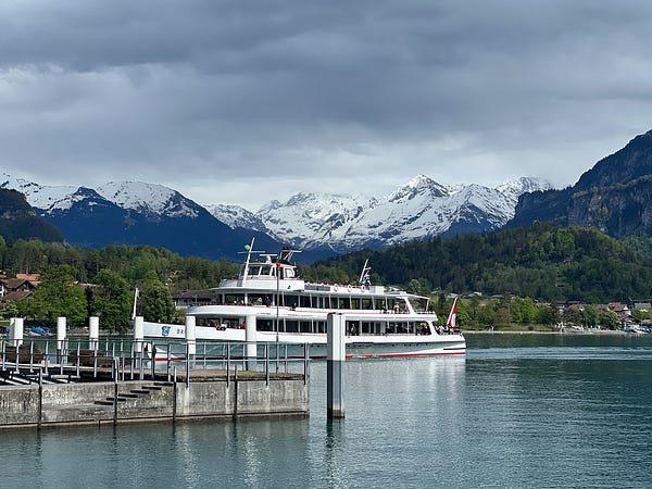 瑞士高山湖泊絕美景色