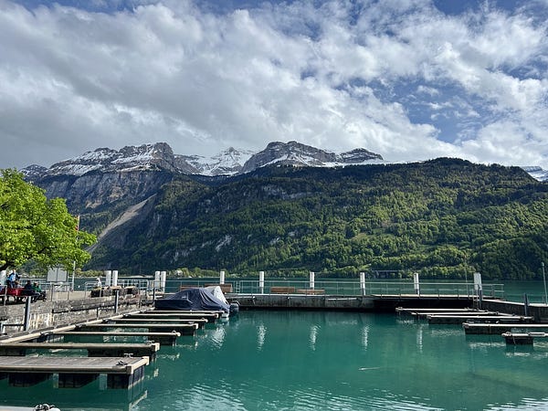 韓劇愛的迫降拍攝地湖光山色