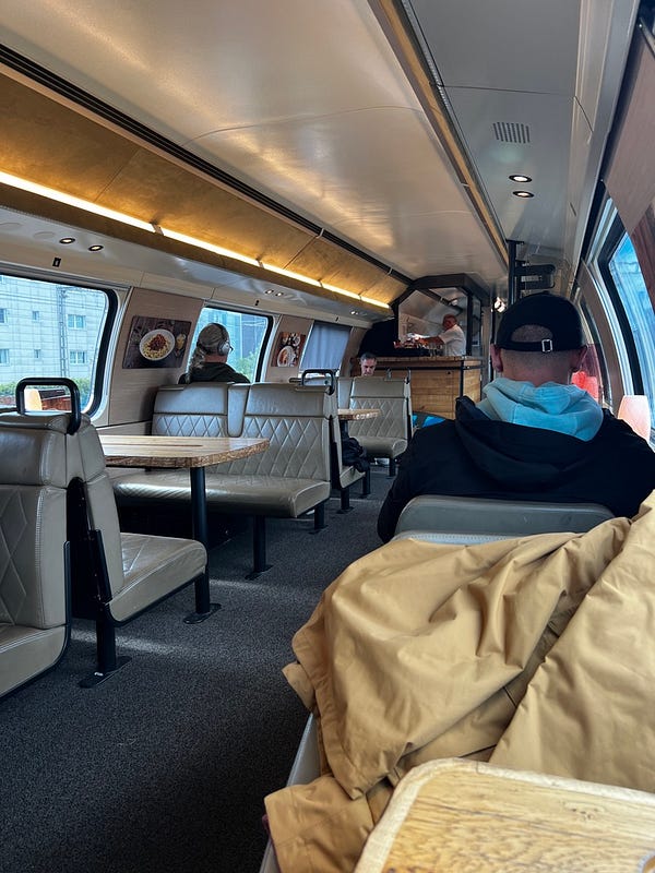 瑞士火車餐車舒適座椅