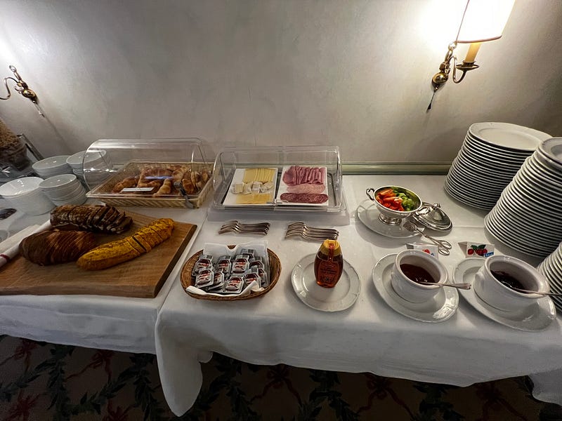 瑞士飯店豐盛歐陸式早餐