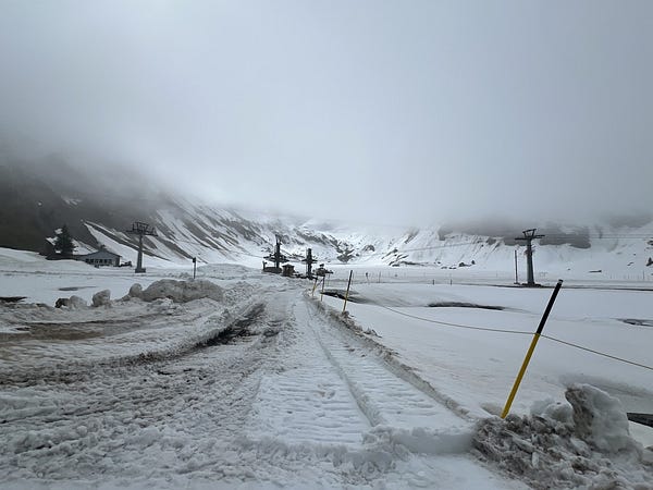 特呂布湖被雪覆蓋的美景