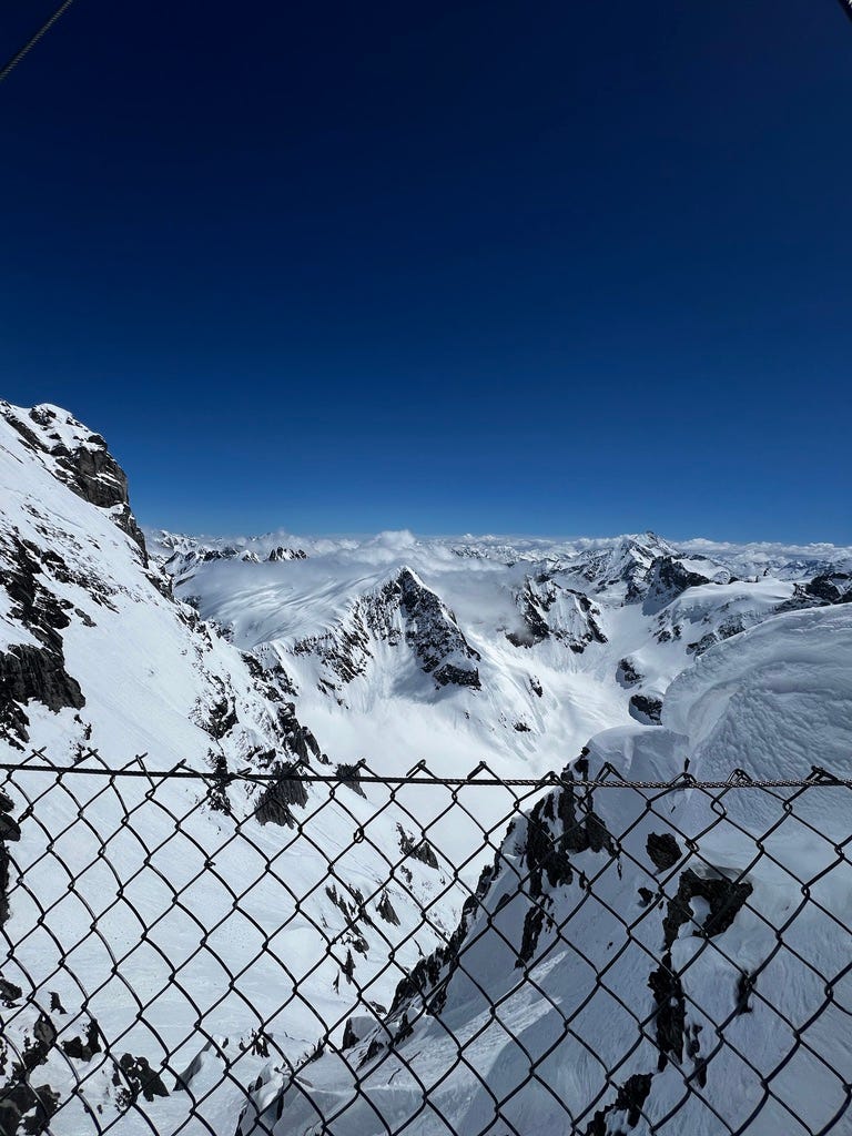鐵力士山透明冰河懸空吊橋