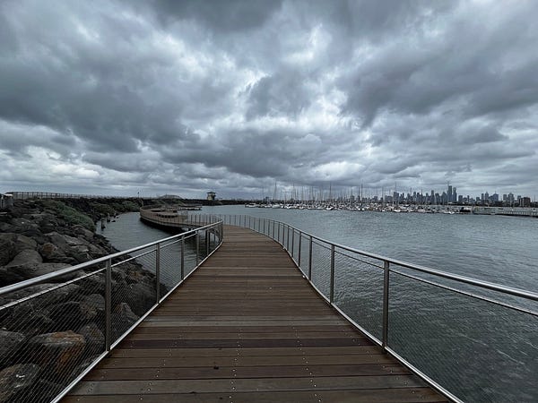 聖基爾達海灘遊客悠閒