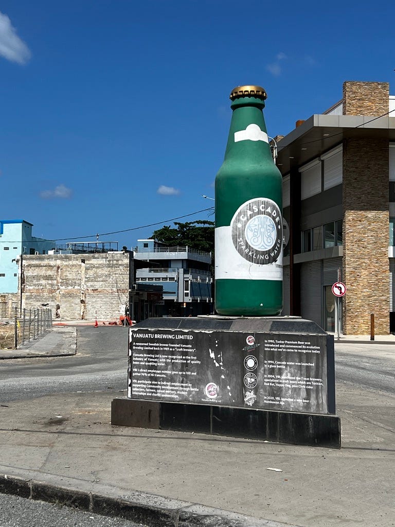 太平洋小島上的大冒險:2025.04.20 Vanuatu Day 2 一片死寂的災後週日市區