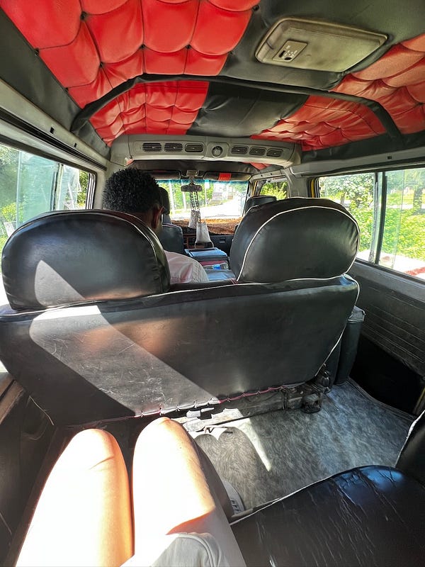 萬那杜老舊私營巴士