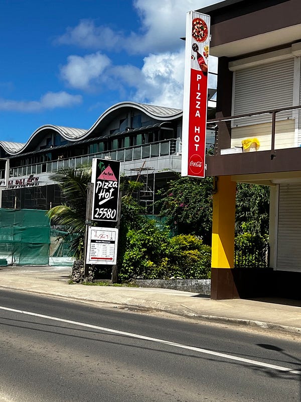 Pizza Hot 山寨版招牌